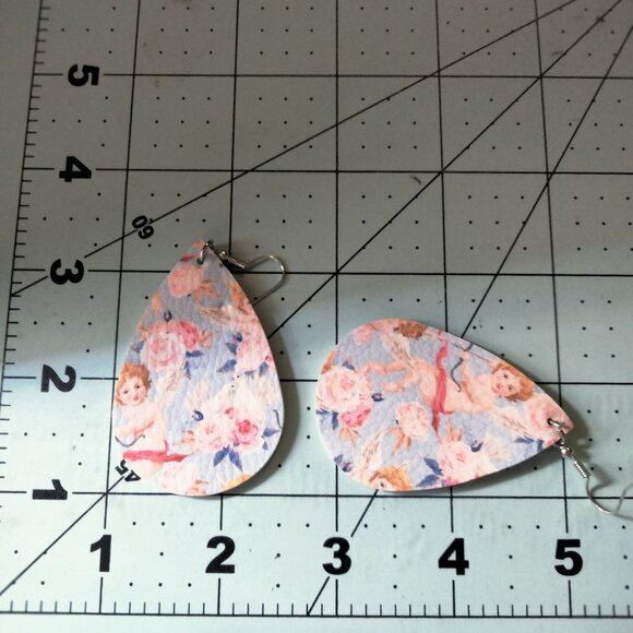 Cupid Valentine Earrings Teardrop Faux Leather Angel Victorian Floral Print New - Picture 4 of 4